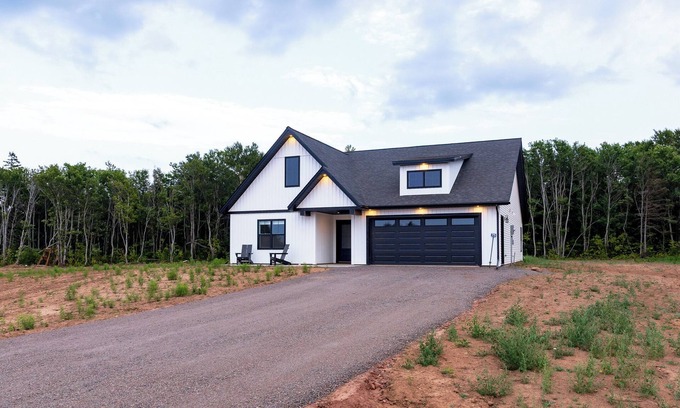 Lakeside House | Oceanlinks Escape near Crowbush & Lakeside Beach