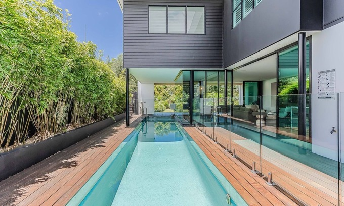 Casuarina House | Oceans Echo - Beachfront luxury holiday home