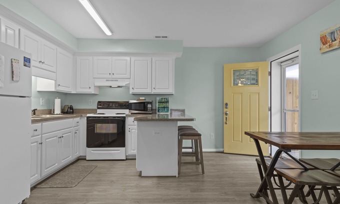 Atlantic Beach Condo | Oceanside/Pet Friendly Condo-Boardwalk Shores B