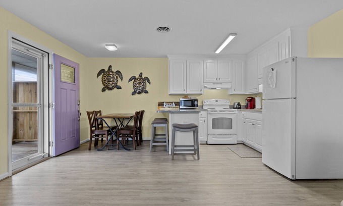 Atlantic Beach Condo | Oceanside/Pet Friendly Condo-Boardwalk Shores C