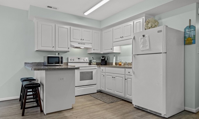 Atlantic Beach Condo | Oceanside/Pet Friendly Condo-Boardwalk Shores D