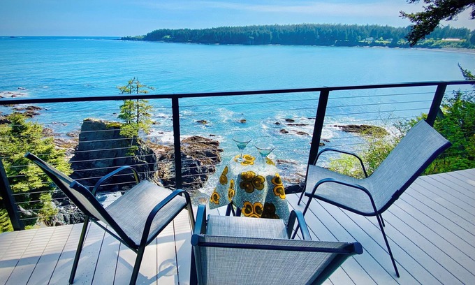 Kodiak Apartment | Oceanspray:2-bdrm apartment where you'll feel the ocean spray!