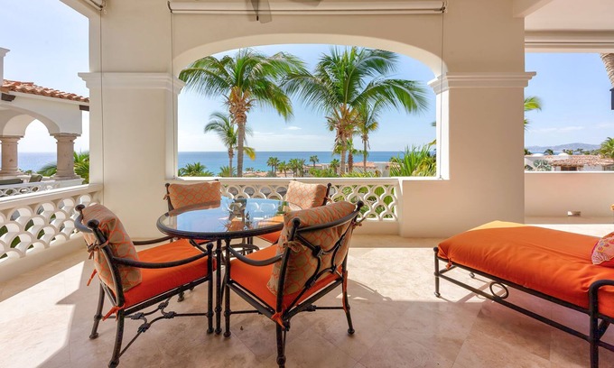 Buzzards Condo | Oceanview 2BD Condo with the Beachfront Club Access