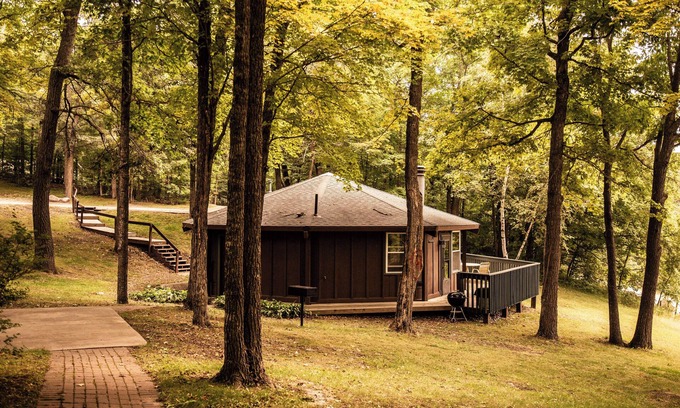 Puposky Cabin | Octagon Cabin Getaway - Outdoor Lounge & Cozy Firepit