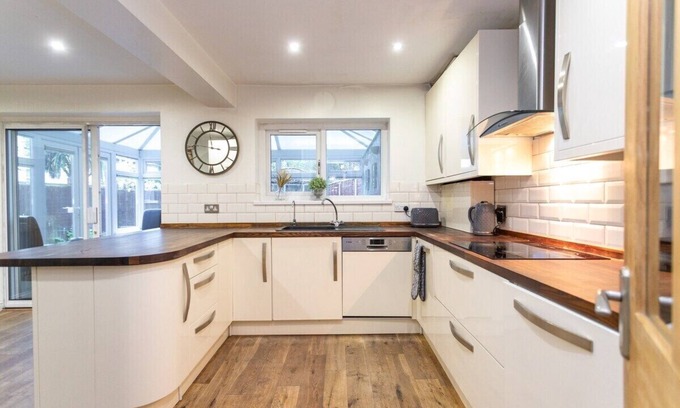 Stoke Bishop Apartment | October Discount - Long Stay - Contractors