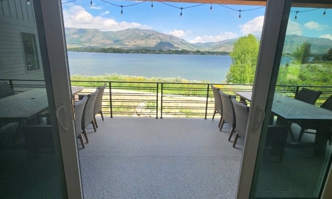 Ogden House | ♥️ of Huntsville/Brand new large home on lake/Minutes from Snow Basin/Hot tub