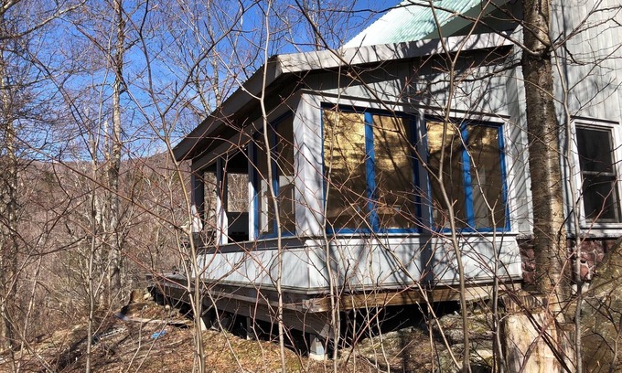 Lincoln House | Off-grid Cabin with modern amenities next to National Forest and Trails