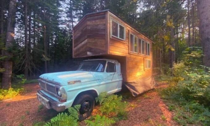 Travelers Rest Cabin | Off-Grid Tiny Home Cozy Cabin on Wheels