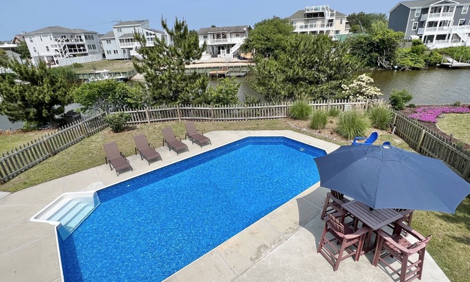 Sandbridge House | Off season special stay 3 nights get the 4th night free. Hot tub, walk to beach.