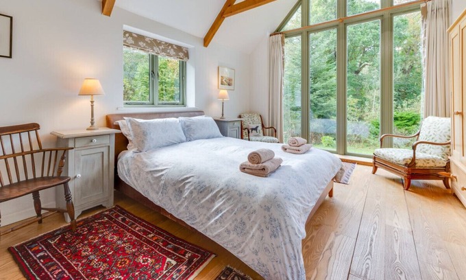 Woodbridge House | Office Piece - Three Bedroom House, Sleeps 6