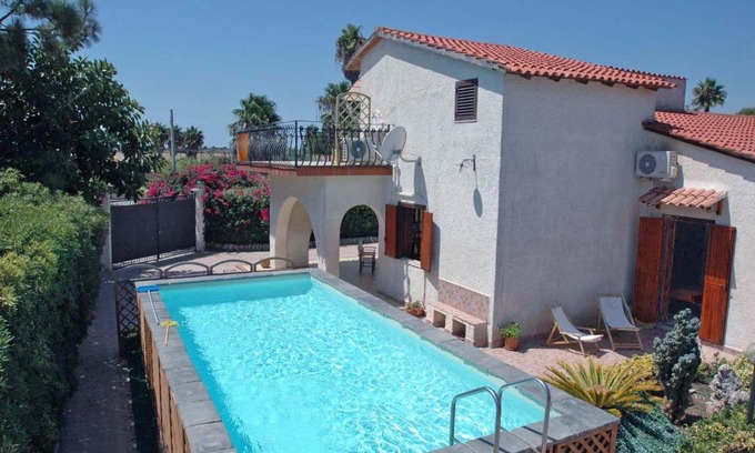 Ognina Villa | Ognina Villa Sleeps 8 Pool Air Con WiFi