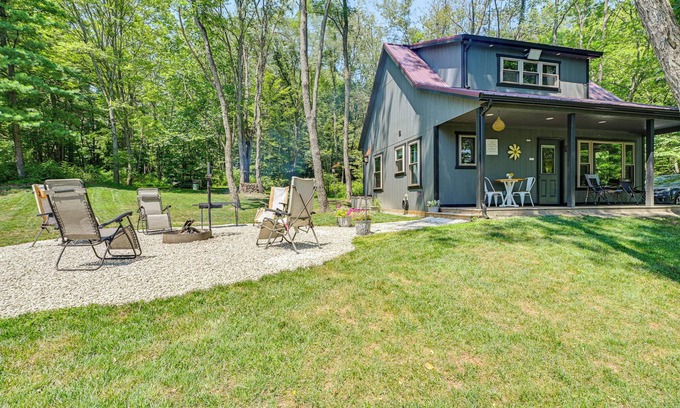 Sugarcreek Cabin | Ohio Amish Country Getaway: Fish, Hike, Boat!