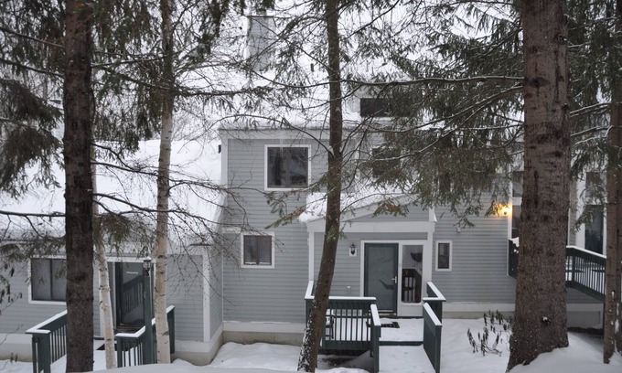 Ludlow Condo | OKEMO Trailside Ski Condo, Walk to Sachem Trail, Sleeps 8