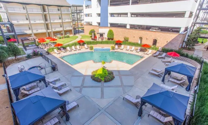 Downtown Oklahoma City Apartment | Oklahoma City "Oasis"π€© *Pool*Cabanas*Firepit π