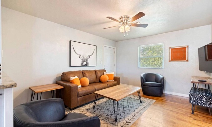Stillwater Apartment | Oklahoma State University Unit 6 blocks to the stadium