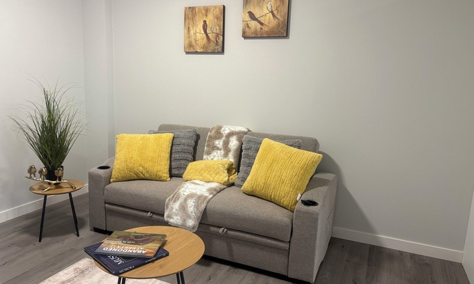 Okotoks House | Okotoks Oasis (Brand new Cosy 1 bedroom basement suite)