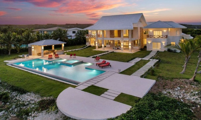 Punta Cana House | Okyanus: Spectacular oceanview villa w/pool, Jacuzzi, full staff & golf cart