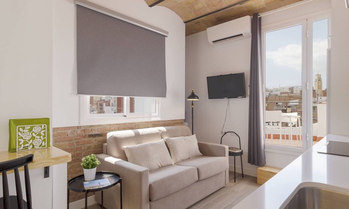 Collblanc y La Torrassa Apartment | OLA LIVING CALID ATTIC