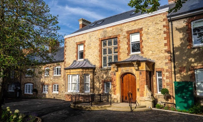 Abingdon Hotel | Old Abbey House