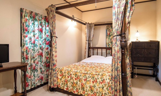 Nikko Hotel | Old British style cottage double with Westernstyle bath and openair bath/Nikko Tochigi