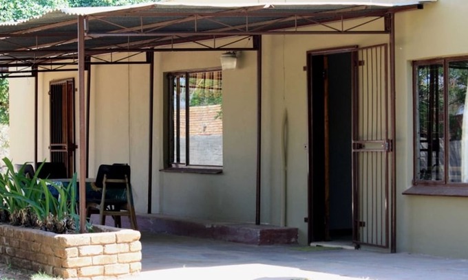 Lephalale Hotel | Old Farmhouse for 3 in Limpopo Province
