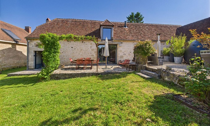Fossemagne House | Old farmhouse renovated for 6 into 2 flats