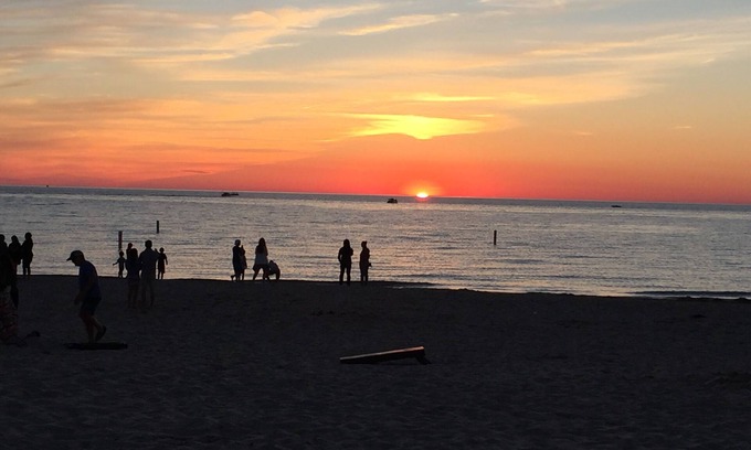 Pentwater House | Old fashioned cottage short walk from Pentwater beach