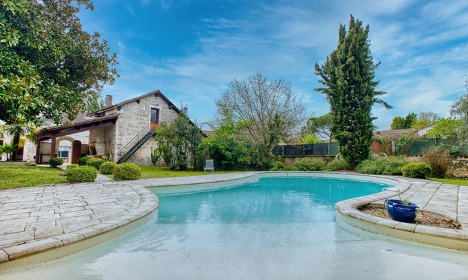 Saint-Privat-en-Perigord House | Old house with pool in the heart of Périgord