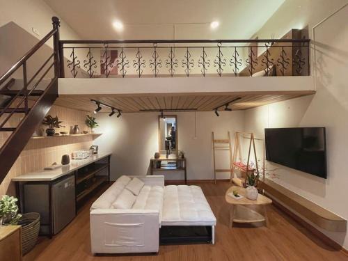 Hang Buom Apartment | Old Quarter Attic Homee
