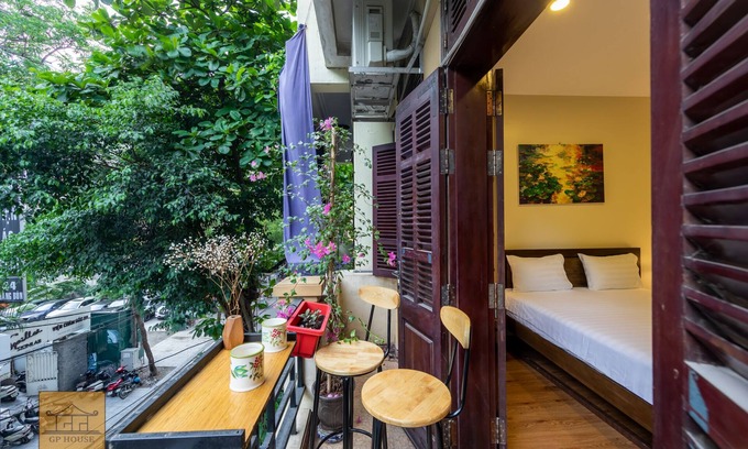 Ba Dinh Condo | Old Quarter Gem w Balcony, Street View & Elevator