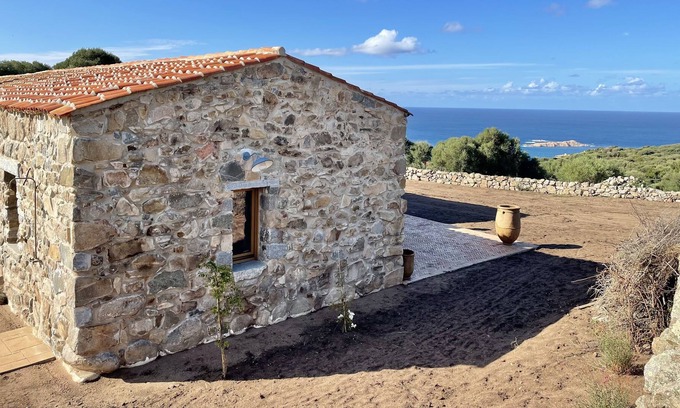 Paduledda House | Old sheepfold facing the sea