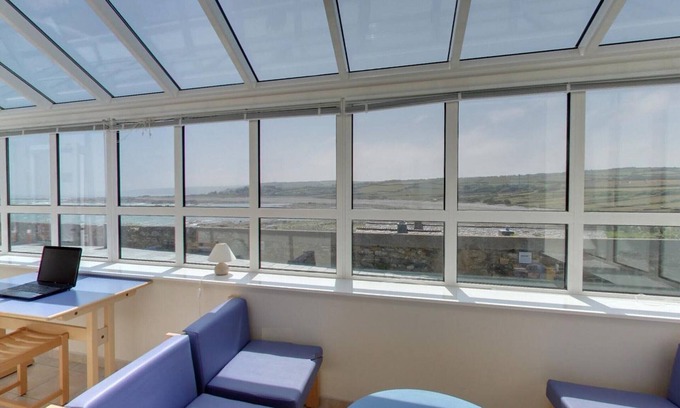 Digulleville Apartment | Old signal house with WiFi, pets allowed in La Hague