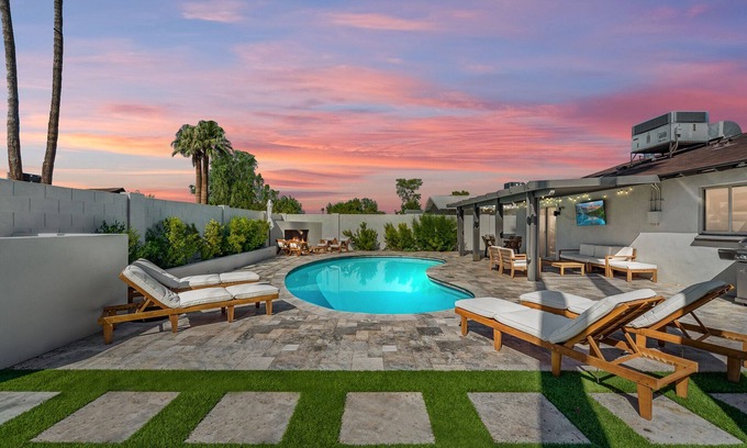 South Scottsdale House | Old Town Heated Pool Retreat Fire Pit Cabana Games