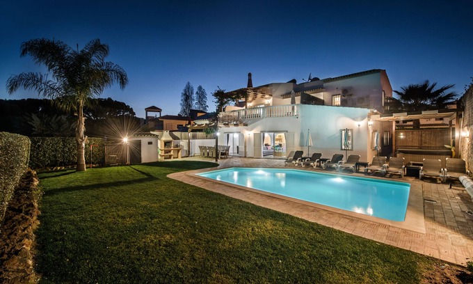 Quarteira Villa | Old Village Vilamoura sleeps 8-10. Hot tub,Pool Table,Golf View Full Refurbished