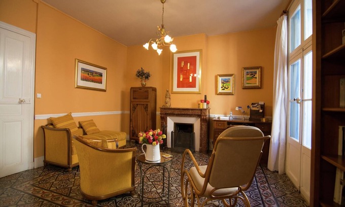 Thezan-les-Beziers House | Old wine storehouse with terrace and garden