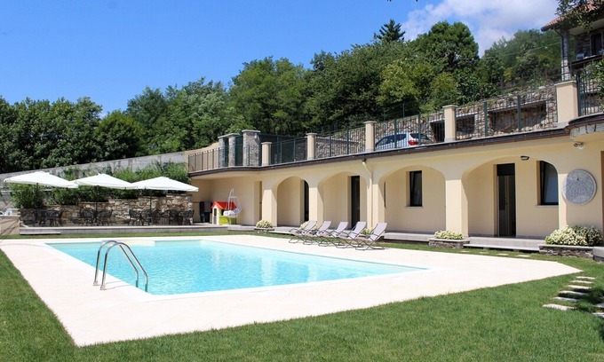 Mergozzo Apartment | Oleandro 2 apartment in Mergozzo with pool