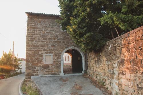 San Dorligo della Valle House | Oltre l'arco