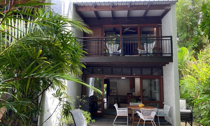 Port Douglas Apartment | On the beach at Four Mile Spindrift