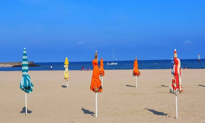 Trouville-sur-Mer Apartment | ON THE BEACH OF TROUVILLE SUR MER, PLANCHES and RESTAURANTS - 3 BEDROOMS