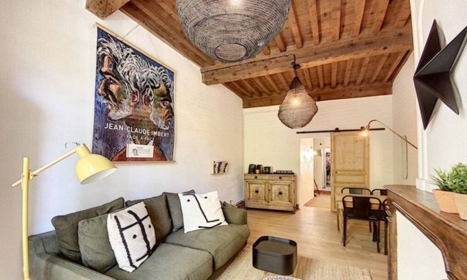 Uzes Apartment | On the herb square! In the historic center of Uzes, charm and decor.