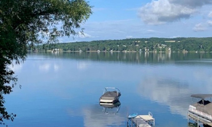 Skaneateles House | On The Lake Near Village