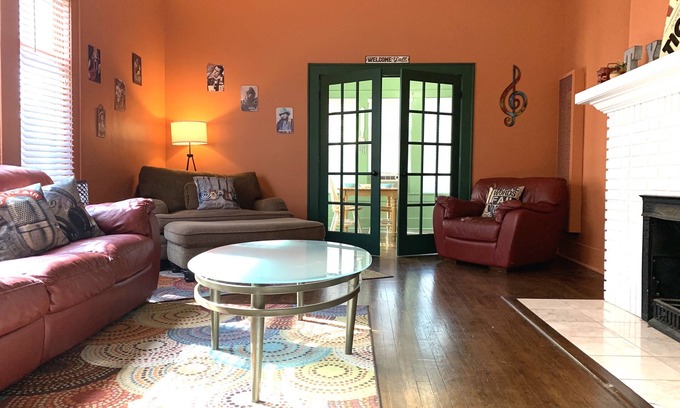 Old Enfield Apartment | ON THE ROAD AGAIN! CENTRALLY LOCATED NEAR EVERYTHING! FENCED DOGGIE AREA,PARKING