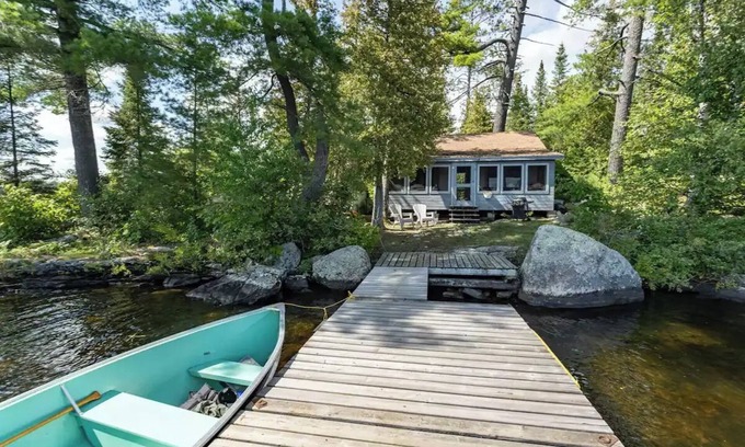 Magnetawan Cottage | On the waters edge of Lake Cecebe Tranquility above Muskoka at Rockwynn Cottages