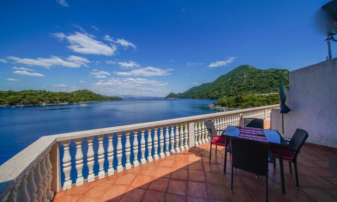 Sobra Apartment | One bedroom apartment near beach Sobra, Mljet (A-15993-a)
