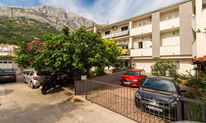 Baska Voda Apartment | One bedroom apartment with balcony Baška Voda, Makarska (A-6707-a)