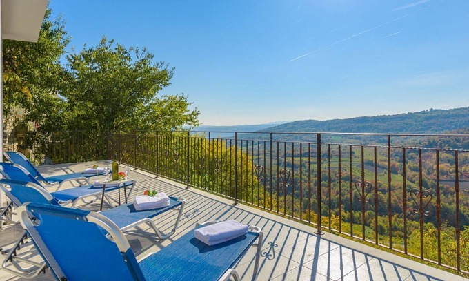 Pican Other | One-bedroom apartment A4 with shared pool in Central Istria