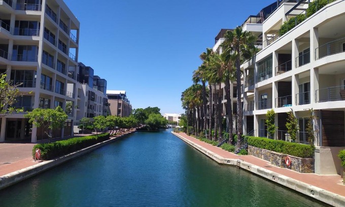 Victoria and Alfred Waterfront Apartment | One Bedroom Apartment - fully equipped Waterfront based