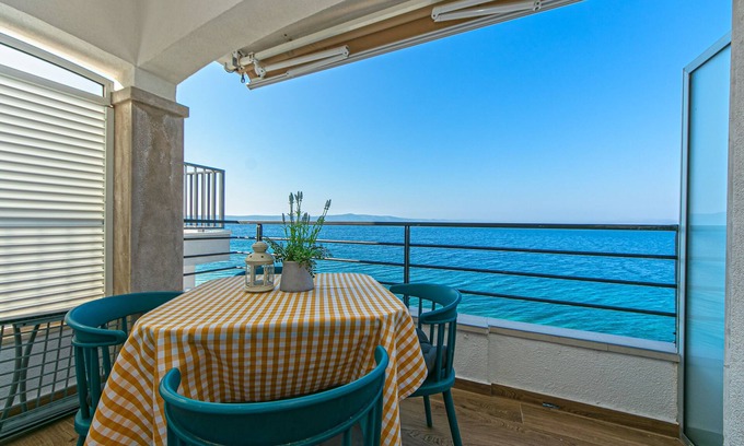 Drasnice Apartment | One bedroom apartment near beach Drašnice, Makarska (A-6652-c)