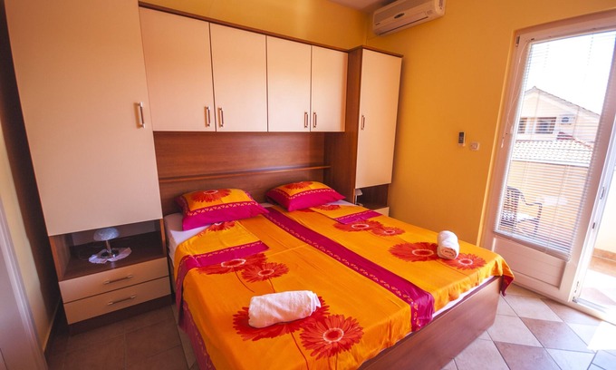 Kukljica Apartment | One bedroom apartment with balcony Kukljica, Ugljan (A-8253-e)