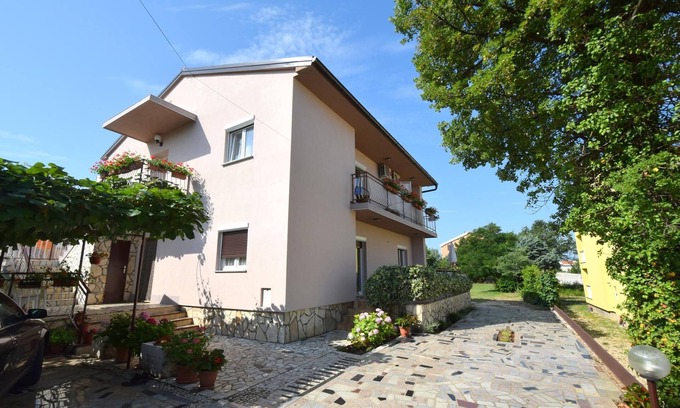 Milcetici Apartment | One bedroom apartment with balcony and sea view Malinska, Krk (A-19381-a)
